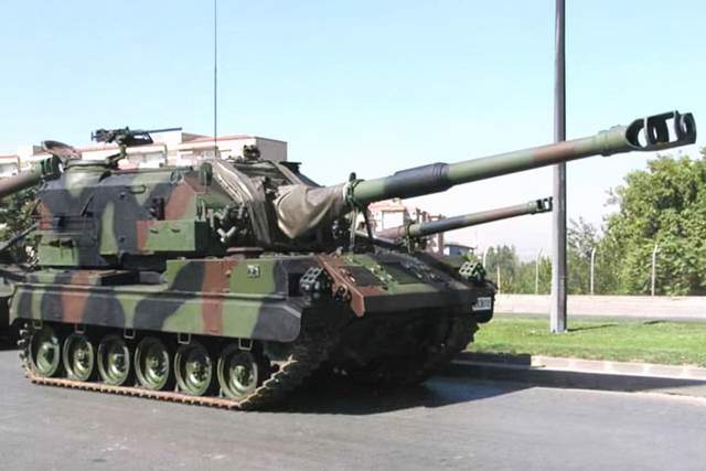 全球14种履带式自行火炮信息化与机动性的结合