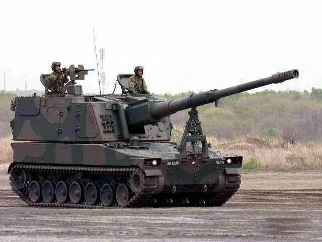 全球14种履带式自行火炮信息化与机动性的结合