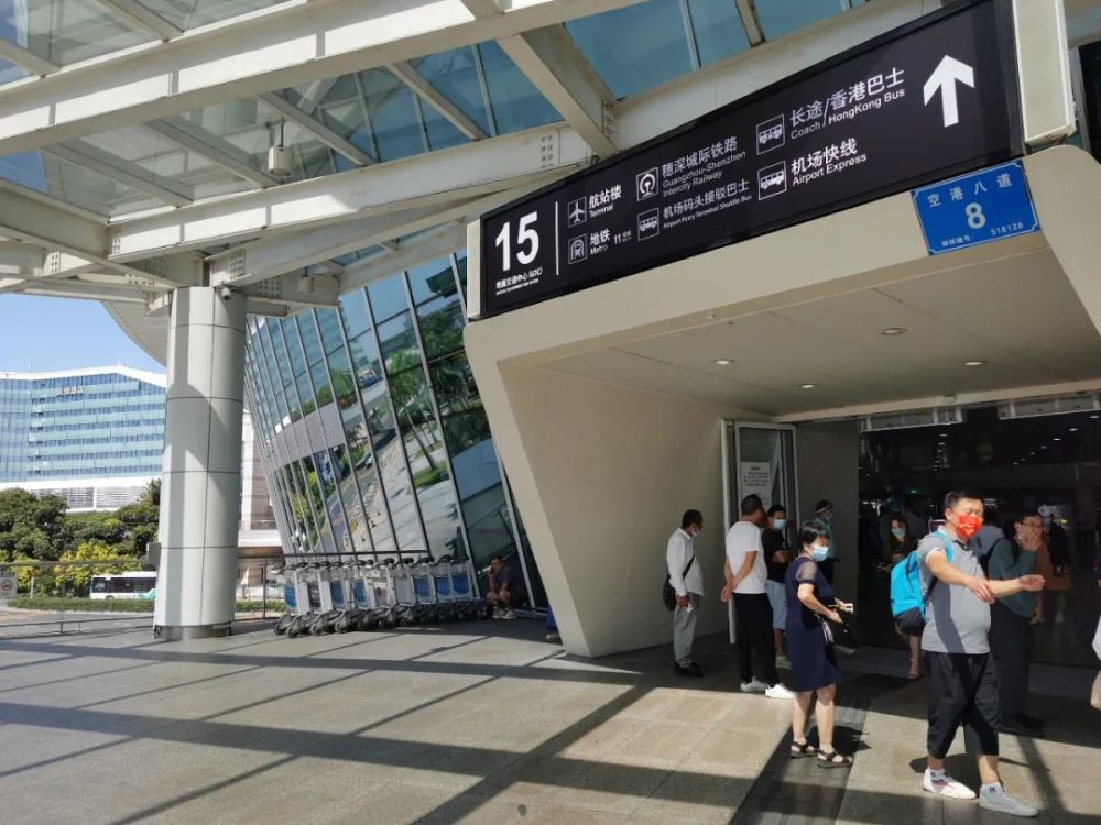 10月6日,国内即将迎来节后返程小高峰,e公司记者途径深圳宝安机场,刚