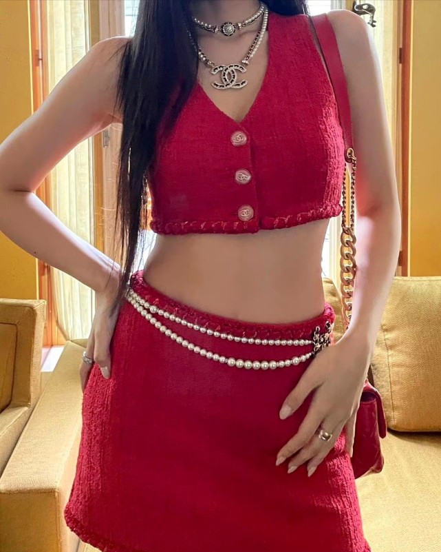 jenniered红衣jennie永远富有吸引力