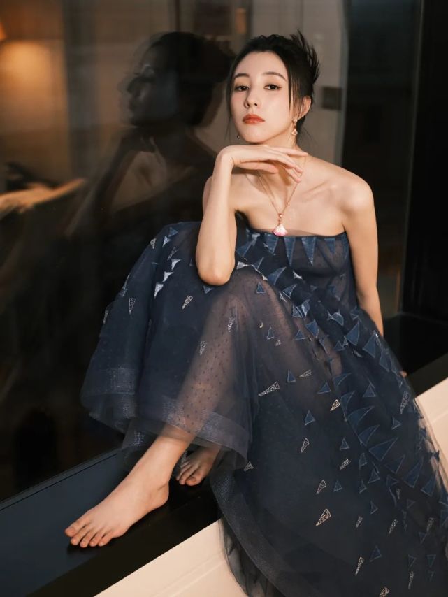 壁纸王悦伊灵动优雅蔚蓝精灵组图