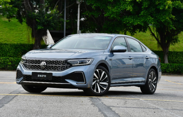 双脸魅力 配置全面升级 试驾上汽大众新帕萨特330tsi