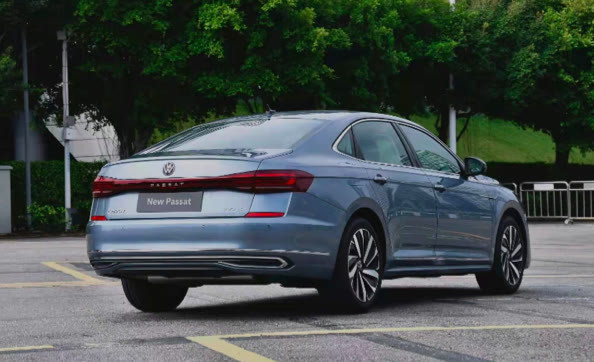 双脸魅力 配置全面升级 试驾上汽大众新帕萨特330tsi