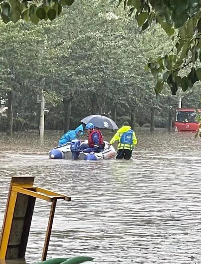 受持續強降雨天氣的影響,太原市晉源區晉祠鎮小站營村,小站社區由於