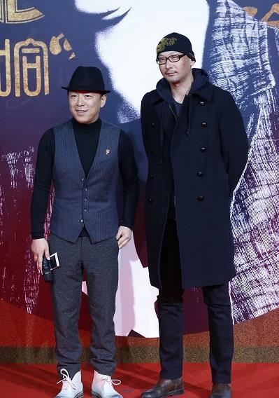 黄渤在机场拾到机票管虎笑这人真是马大哈一看名字愣了