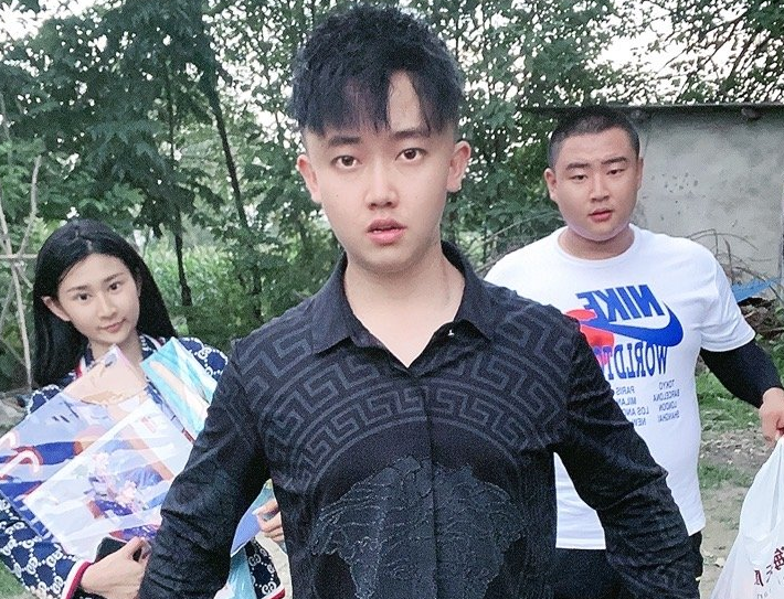 网红四川可乐力挺刘二狗,直播怒怼二驴,老方丈,转发其负面报道_腾讯