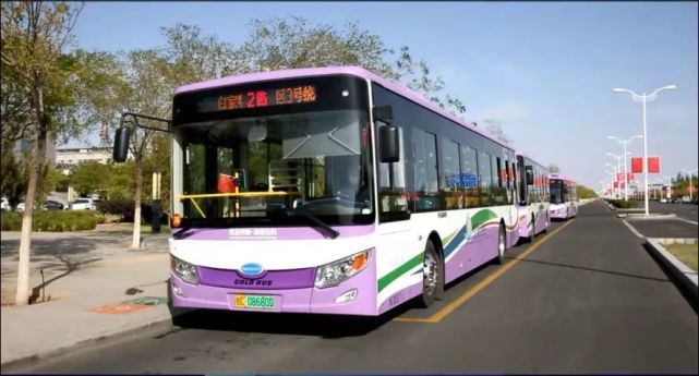 国庆我在岗金昌公交车里庆国庆坚守岗位保出行