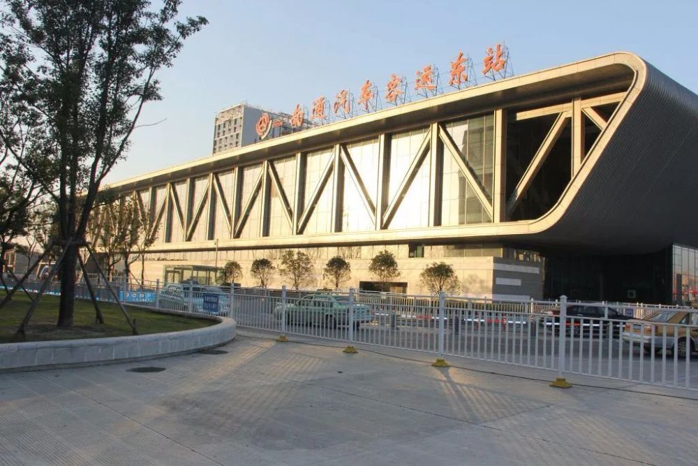 整个国庆假期,南通汽车东站客流最高峰是在9月30号和10月1号,这两天