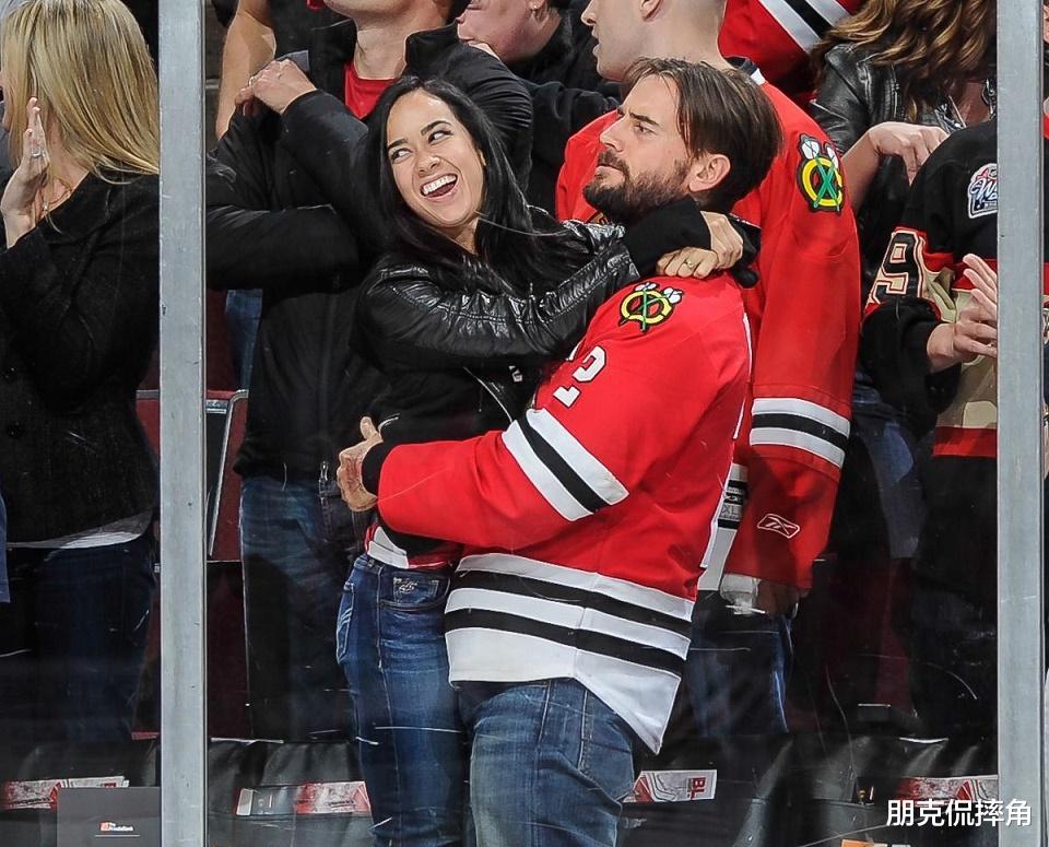 aew推出了wwe一直缺乏的东西cm朋克爱妻宣布加入全女子摔角联盟