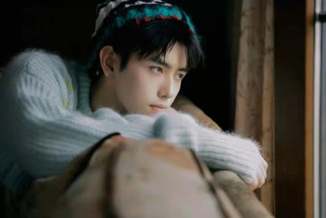 大部分耽改的主演都是一炮而红,从《镇魂》的朱一龙和白宇,《陈情令》