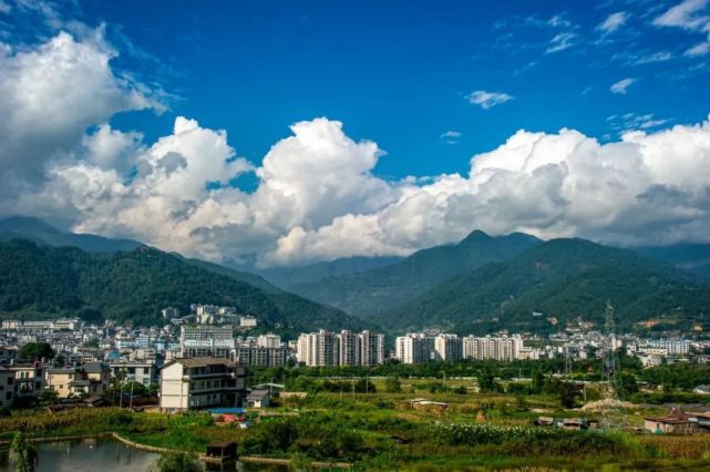 生物多樣性景東水清岸綠生態美秋爽白鷺翩翩飛