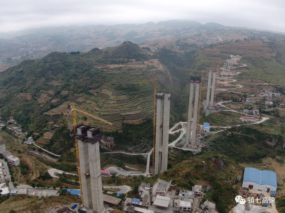 筒车河特大桥,位于镇雄县坡头镇堰塘村,有着中隧第一桥之称,为镇七