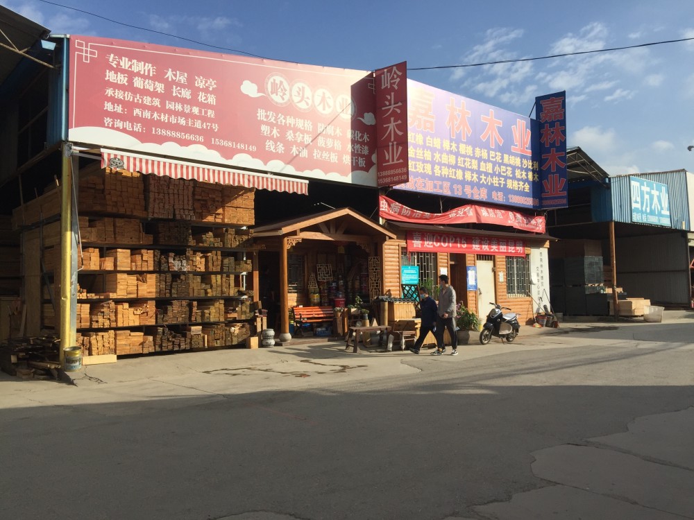 绿化工人魔术师西南木材市场10多天摇身变成大花园