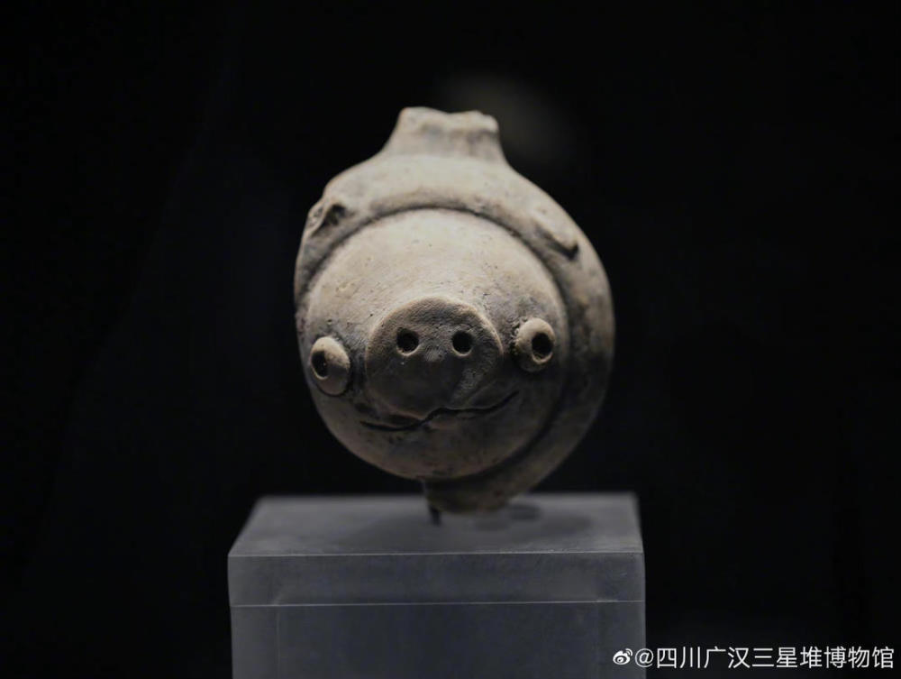 三星堆博物馆展出陶猪