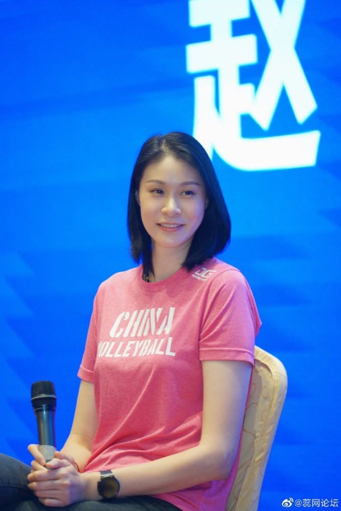女排赵蕊蕊穿粉色t恤亮相,年届不惑仍秀雅温婉明艳动人_腾讯新闻