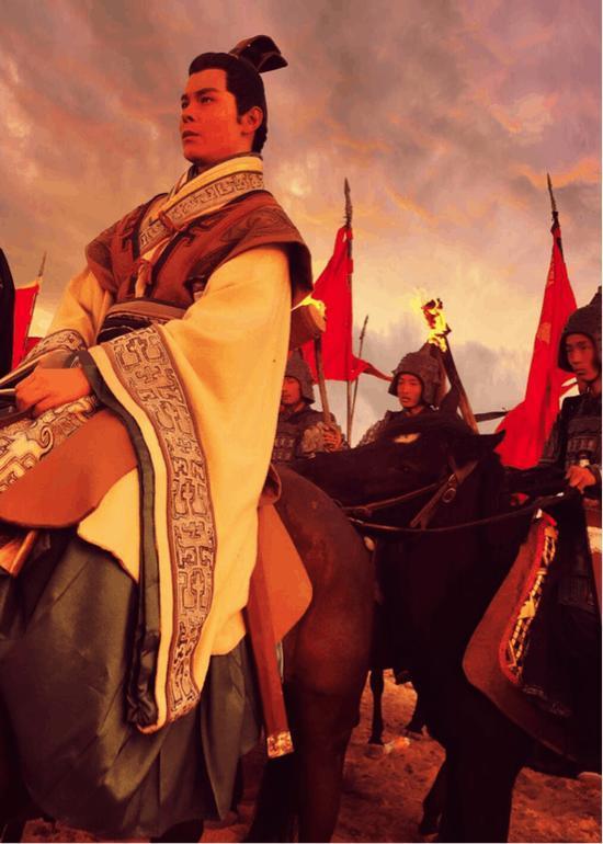 就拿霍去病来说,他的舅舅是大汉朝的大将军卫青,他的姨母是大汉朝的