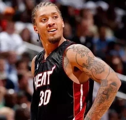 虽然,比利斯很努力想要延续自己的nba生涯,在今年休赛期,比斯利努力