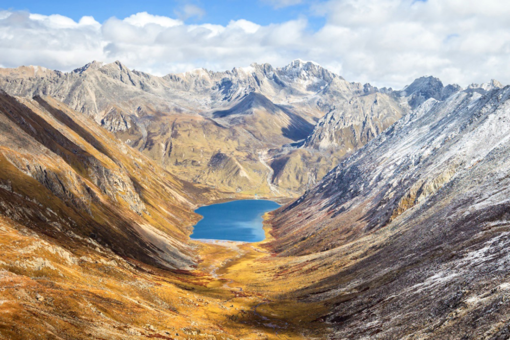 冰川湖当冰雪已成往事