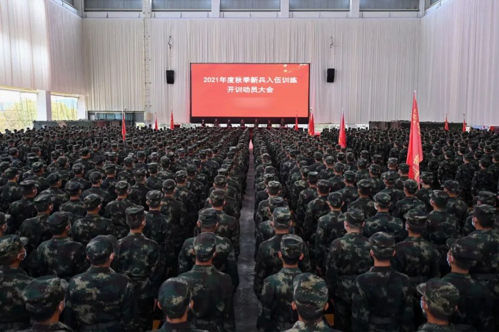 火箭军某部千余名新兵立下铿锵誓言!