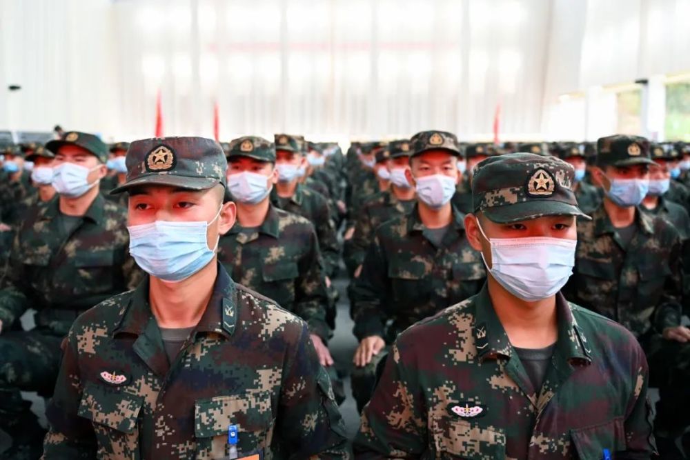 火箭军某部千余名新兵立下铿锵誓言!