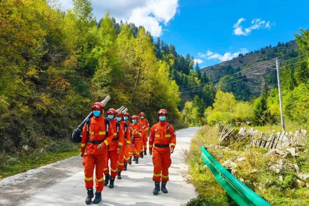 国庆我在岗甘肃森林消防总队全员备战用执勤欢度国庆用坚守献礼祖国