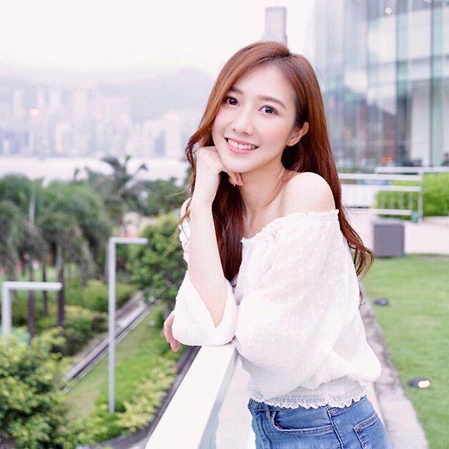 何依婷性感照被曝没穿内衣凸点明显她却称不可能