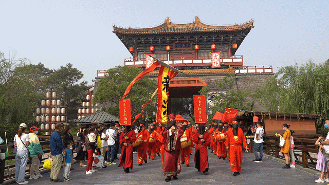 7天接待游客近30万人次河南开封清明上河园十一奇妙游演艺狂欢节完美