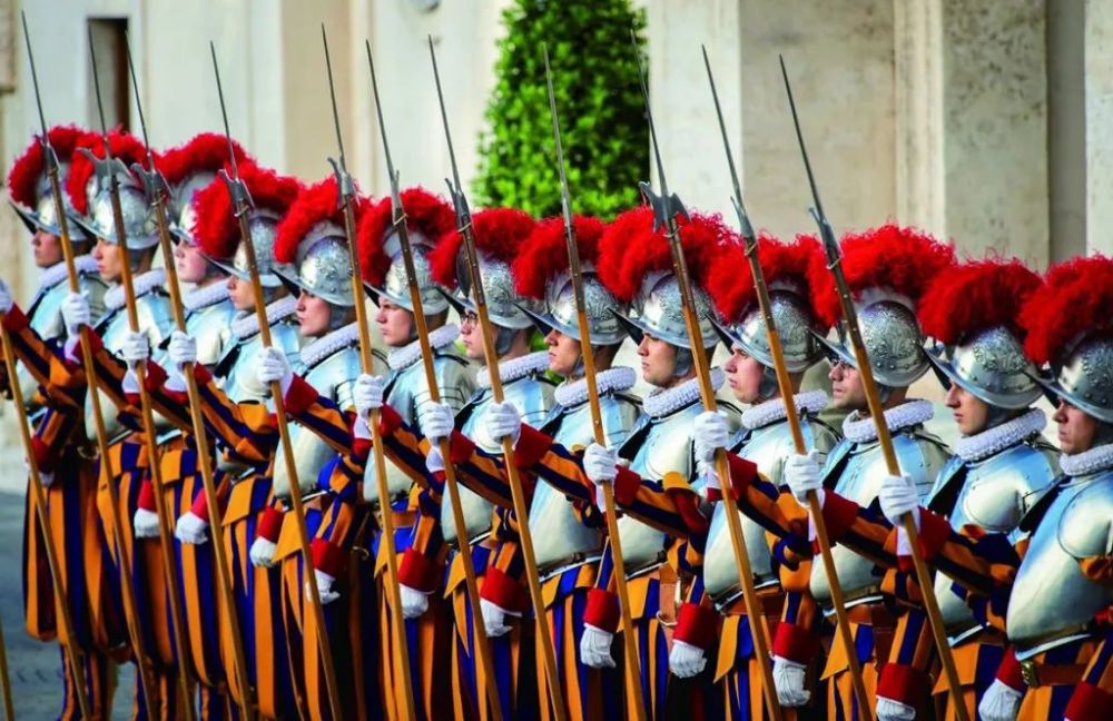 瑞士卫队守卫教皇500年_腾讯新闻