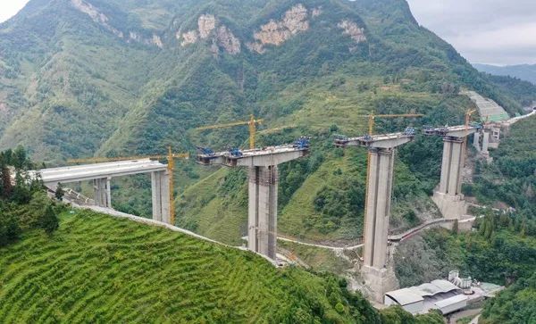 这条高速抢时施工,预计年底通车!