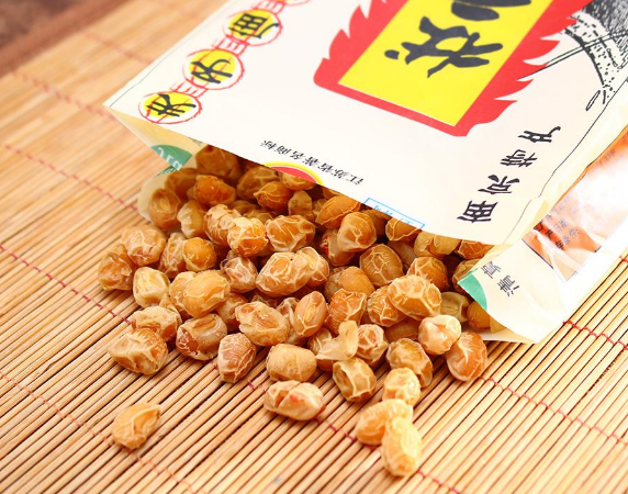 状元豆是一种搭配小红枣,笋干,红曲米等的豆类小吃,色泽鲜亮,味道浓郁