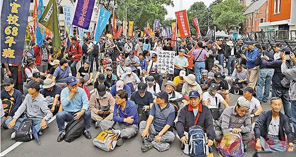 2018年6月,台湾民众集结抗议当局"年金改革"这些年,市场上出现了很多