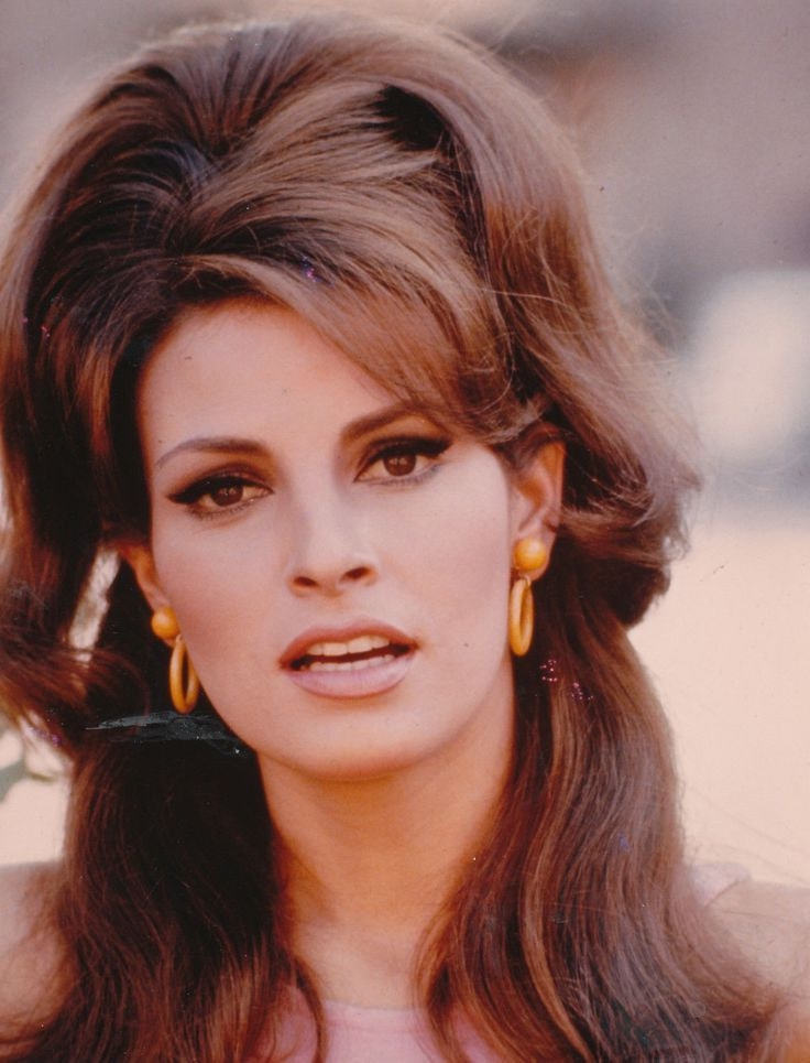 好莱坞女神一张比基尼照辣翻全球50年后还稳拿性感冠军