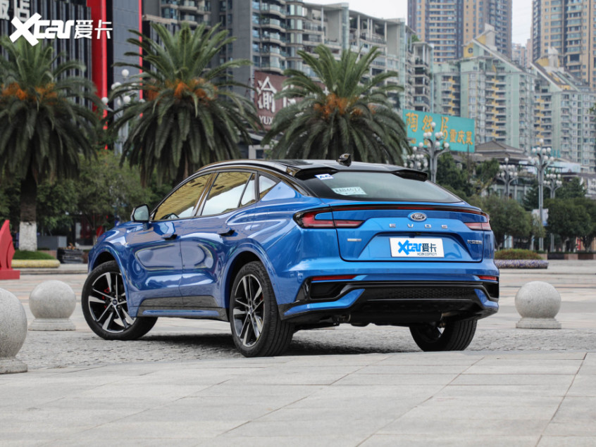 长安福特evos的内饰设计很容易让人有一种错觉,认为这是一款电动车