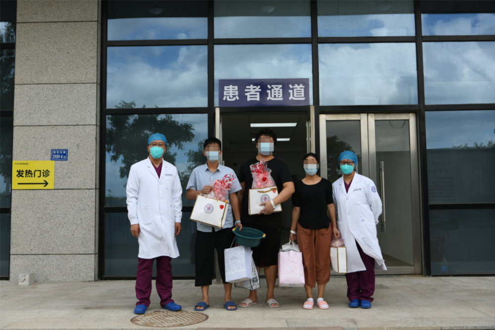 厦门首批新冠肺炎康复患者出院