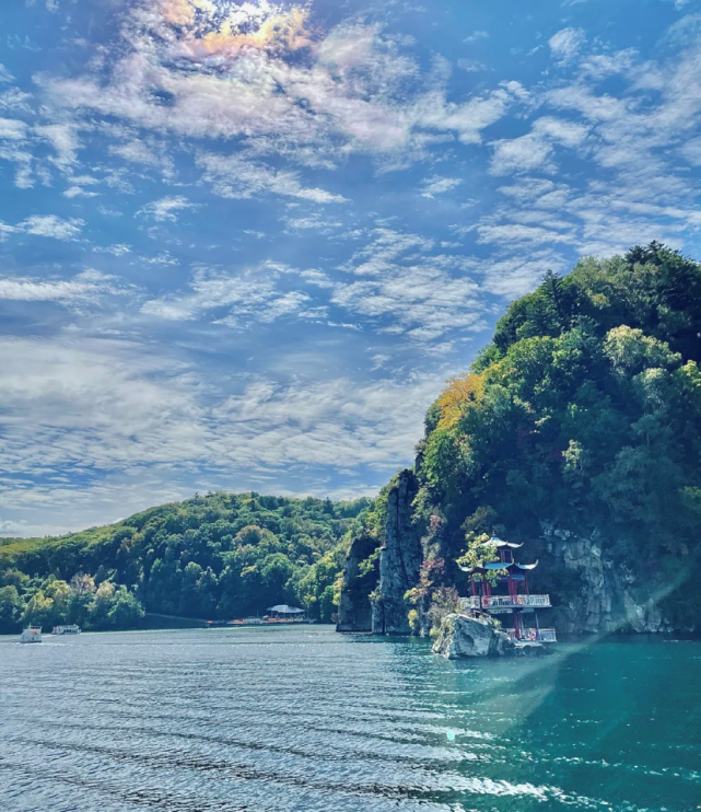 打卡辉南龙湾景区,体验秋天独特的枫叶晚霞