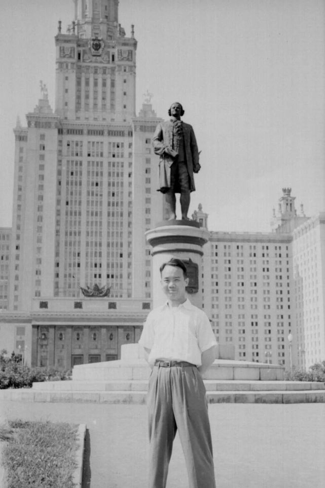 著名民族科学家侯德榜 所在的南京永利宁厂工作 1949年4月,南京解放后