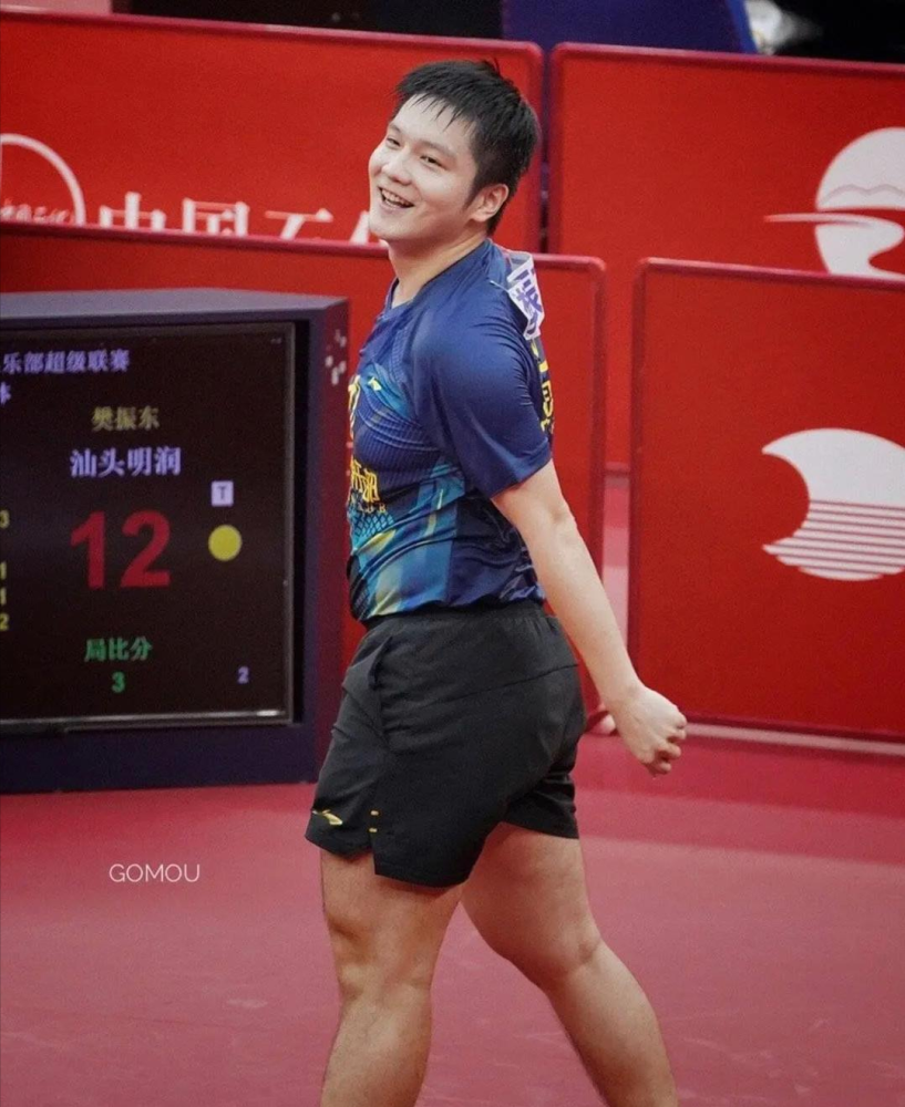乒超焦点战梁靖昆获胜球迷直言小胖樊振东体型马上将超越大胖