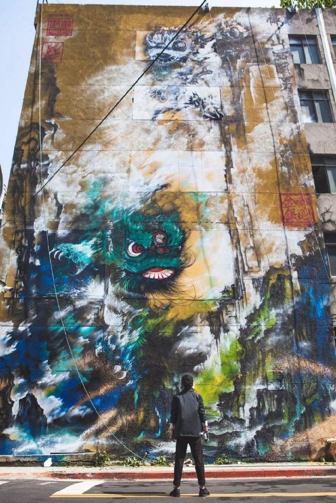 90后艺术家陈英杰:挥毫泼墨,将中国风涂鸦惊艳世界,登榜福布斯!