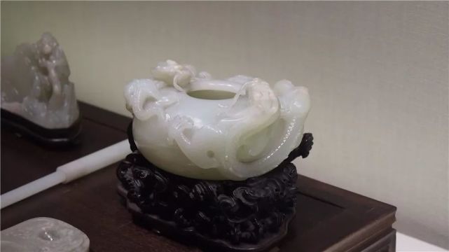 故宫珍宝馆一绝:羊脂白玉文房六宝,白玉配黑墨蕴含阴阳变幻哲理