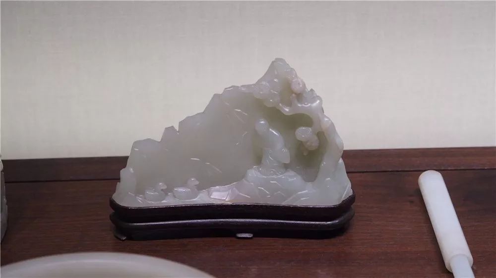 故宫珍宝馆一绝:羊脂白玉文房六宝,白玉配黑墨蕴含阴阳变幻哲理