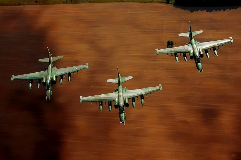 30年前那场表演，苏联空军展示众多机型，为何我们只看中了苏-27英语音标发音视频