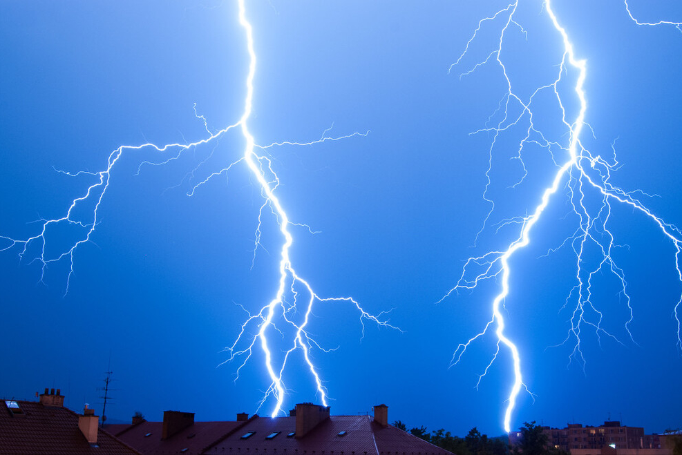 中科院引雷成功相机拍下全过程人工引雷到底为了什么