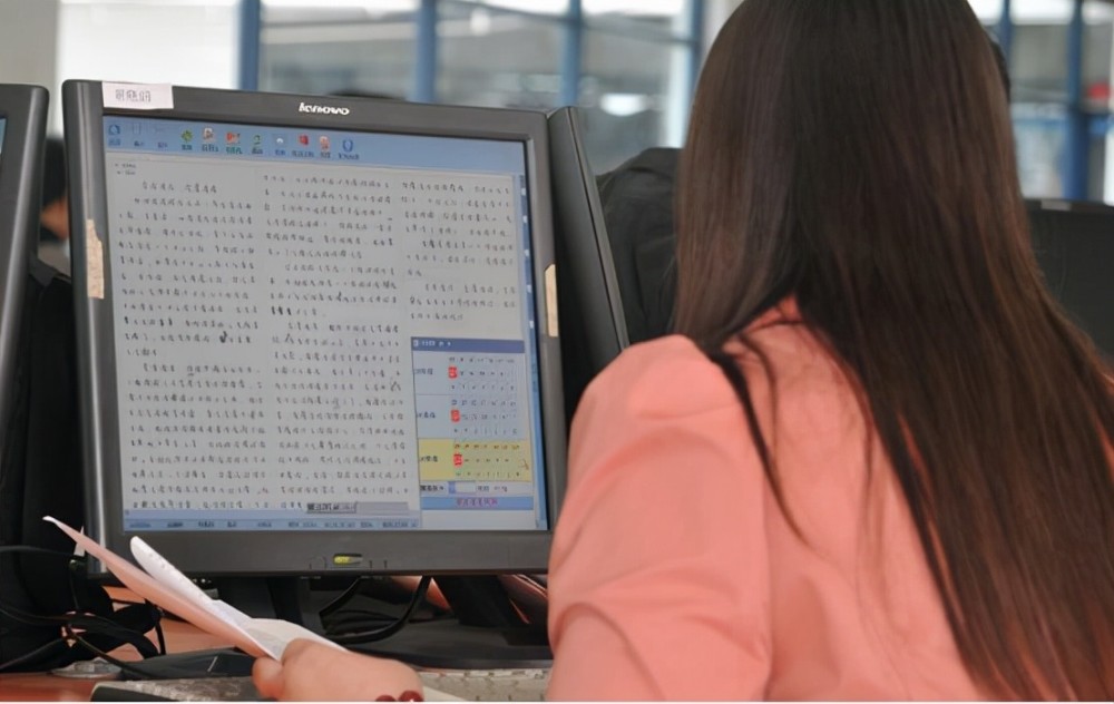 最重要的就是不能确保同学正常报考,所以为了一定安全性,电子阅卷更好