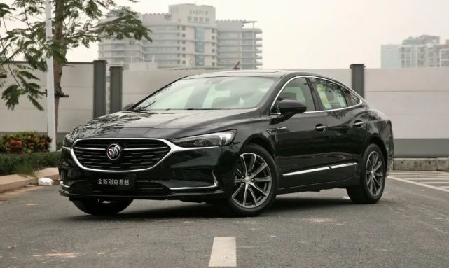 图文丨合资b级车高配置大车身用料扎实带你看别克君越