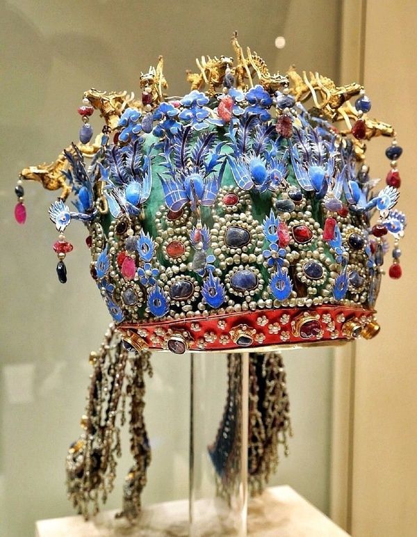 明定陵出土,奢华凤冠的背后是属于皇后的无奈