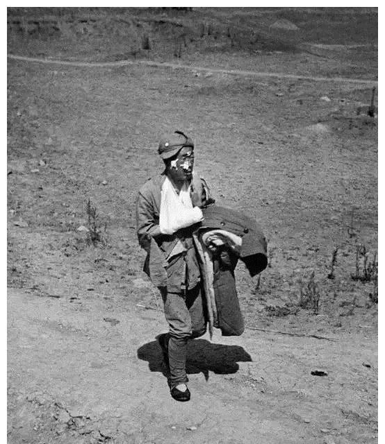 历史上过目难忘瞬间:拿德国间谍当靶子的美军,被日本鬼子剥皮活埋的女