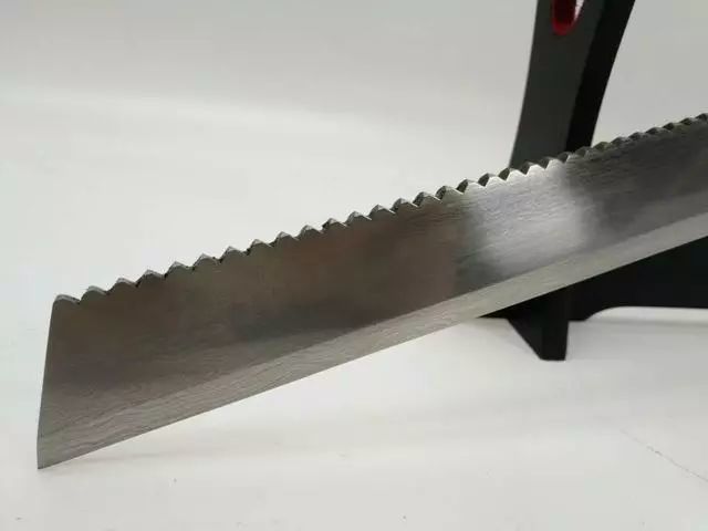 龙泉宝剑|从古至今,大刀背上的锯齿是干什么用的?
