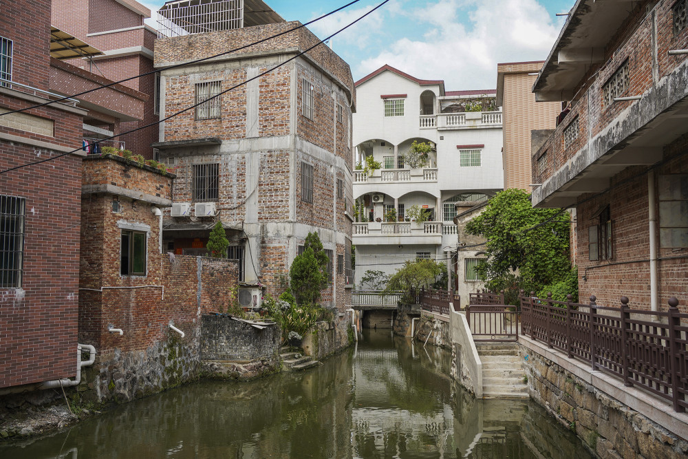古巷幽深,老树茂密,河流清清,这是走进广东佛山南海西樵山简村的第一