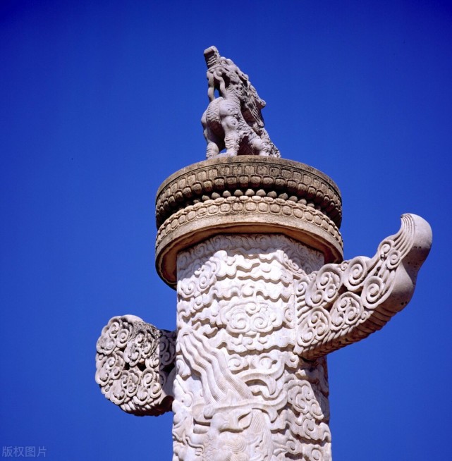 你知道天安门前矗立的一对华表吗它象征着什么深刻的寓意