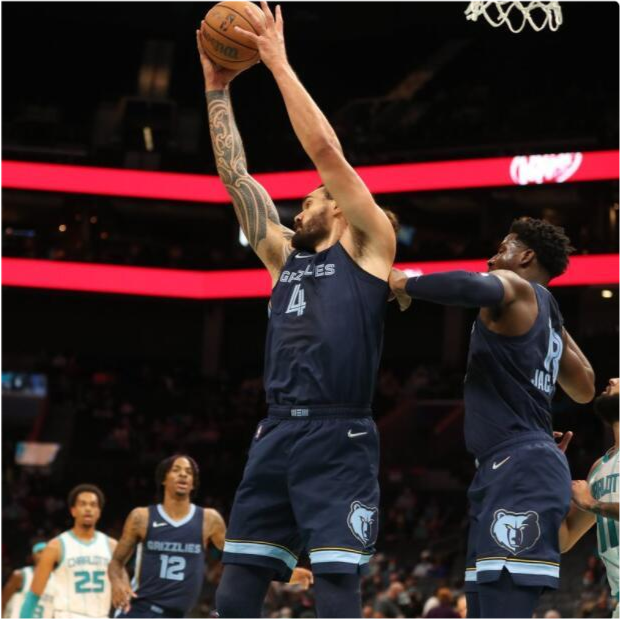 亚当斯 NBA莫兰特16分8助攻灰熊30分大胜黄蜂